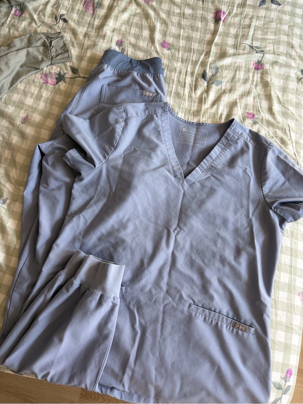 FIGS Limited Edition Vapour Blue Space Dye Women’s Scrub Set